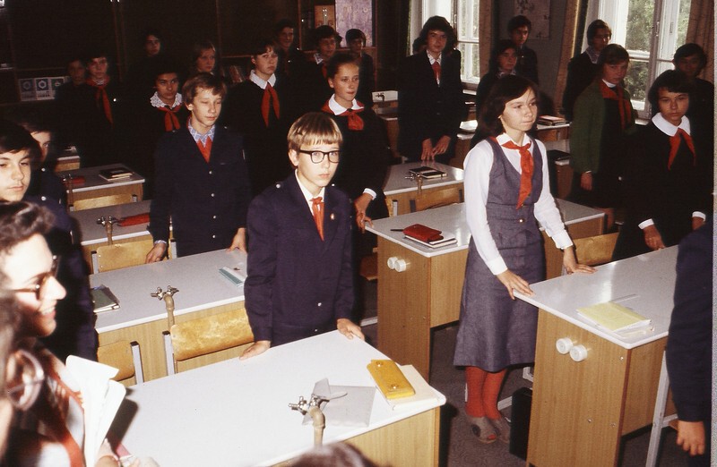 Практически весь период учебы в школе у меня пришёлся на 80-е годы. Эти фотографии очень хорошо показывают школу тех лет.