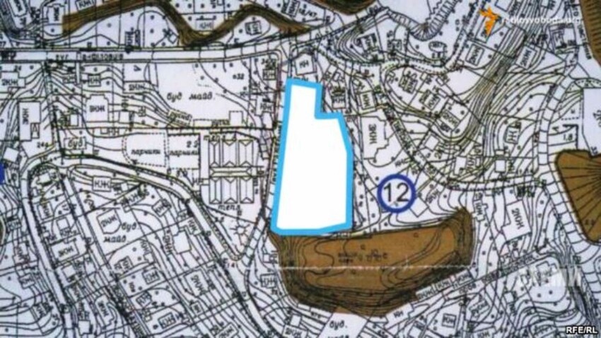 This map shows the proximity of Poroshenko's property to the 18th-century fortress.