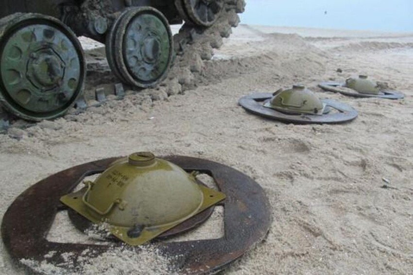 Мариупольцев попросили не бояться мин на пляжах города