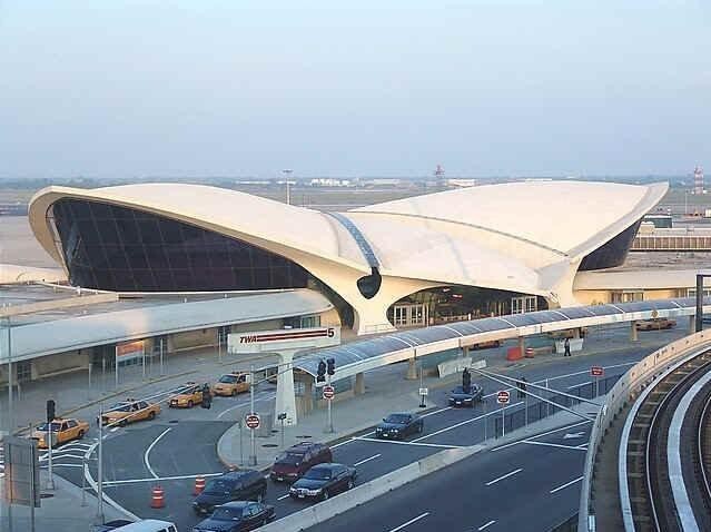 Власти Крыма предложили Раде переименовать аэропорт Кеннеди