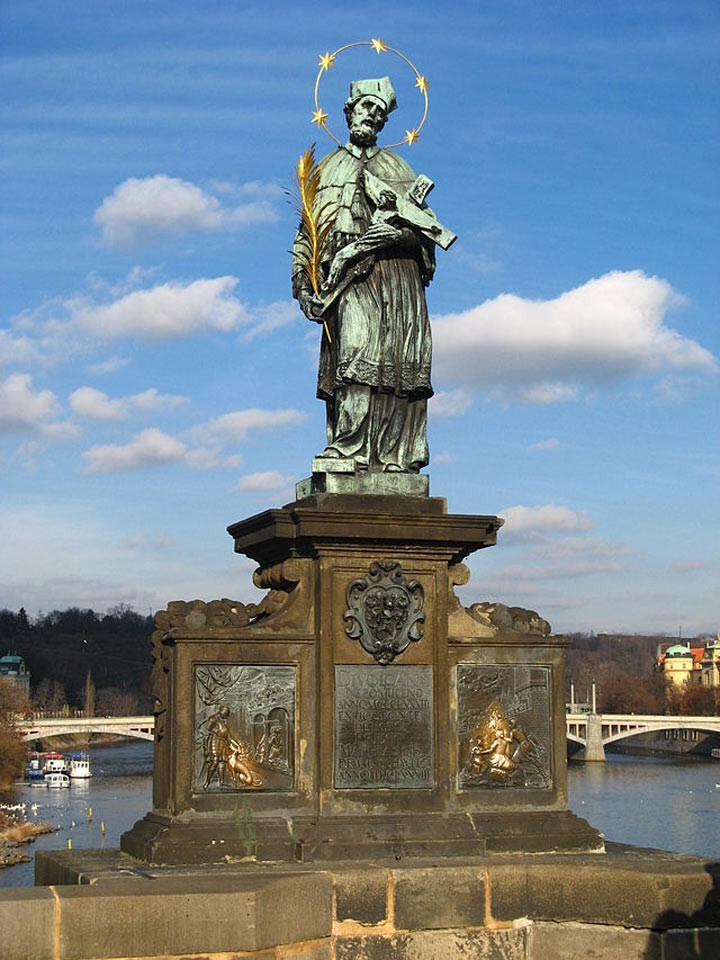 Статуя Яна Непомуцкого на Карловом мосту, Чехия