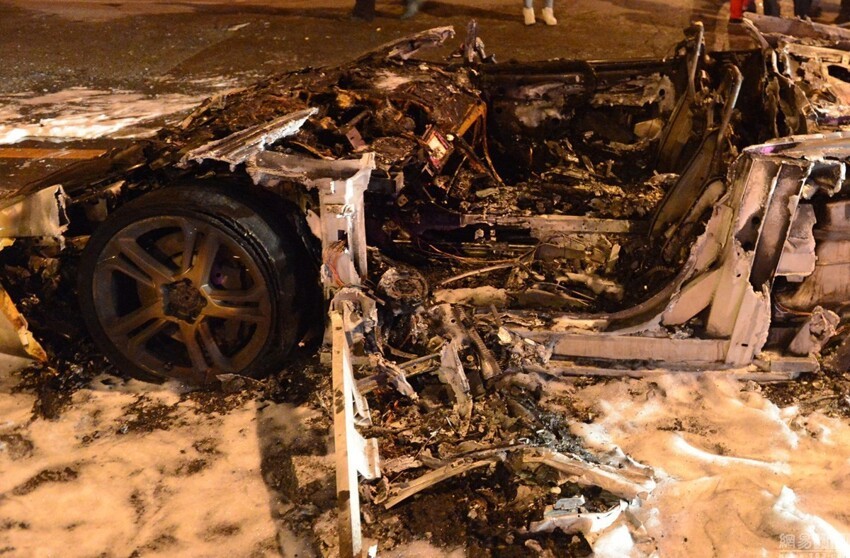 В Китае дотла сгорел Lamborghini Gallardo