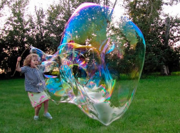 Как сделать гигантские мыльные пузыри в домашних условиях? Вытворяшки 