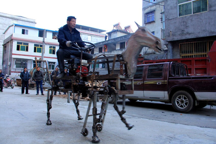 Транспортное средство — механическая лошадь, провинция Хубэй 18 января 2015.