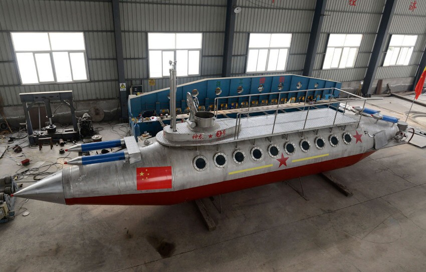  А вот, например, самодельная подводная лодка, провинция Аньхой, 20 декабря 2014.