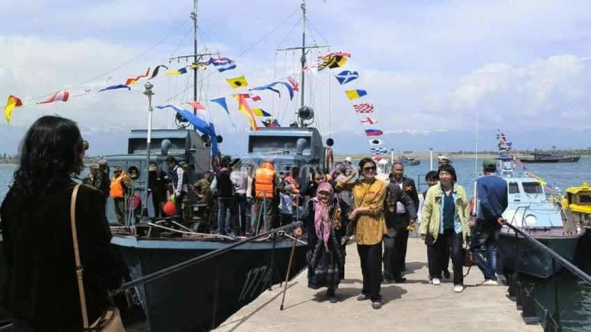 Военно-морской парад в Киргизии