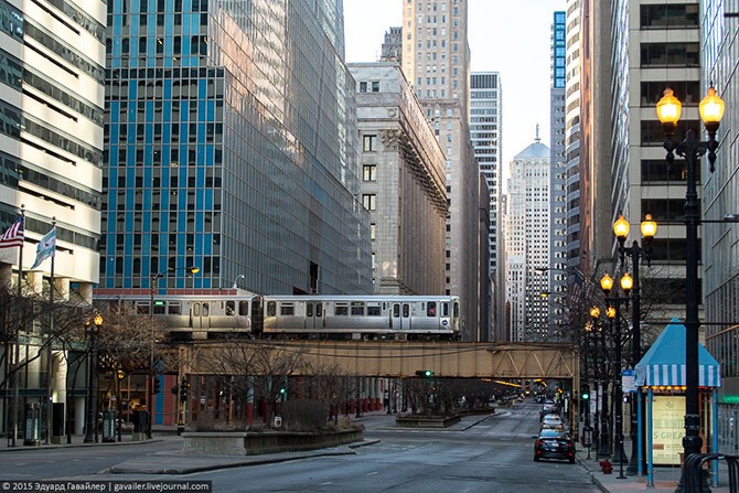Также Чикаго известен своим историческим деловым центром «Чикаго-Луп».