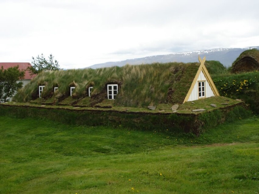 Торфяная крыша в Глаумбаере, Исландия.
