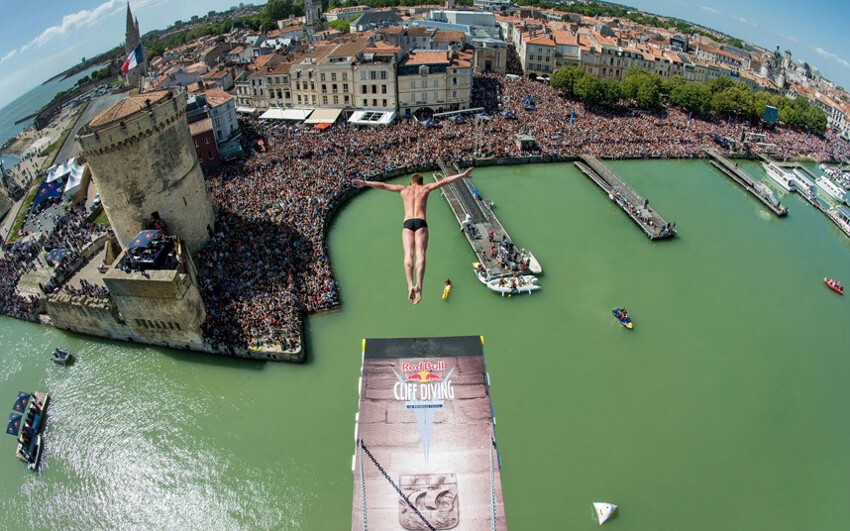 Во французском городе Ла-Рошель завершилась мировая серия Red Bull Cliff Diving 2015