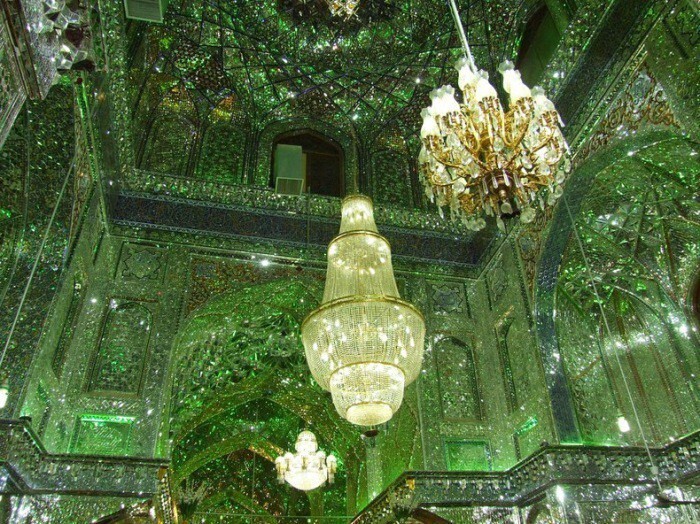 Зеркальный мавзолей Шах-Черах