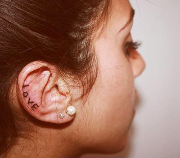 50 оригинальных татуировок на ушах