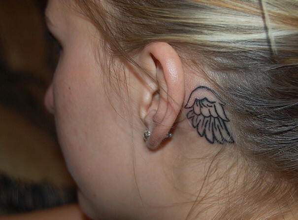 50 оригинальных татуировок на ушах