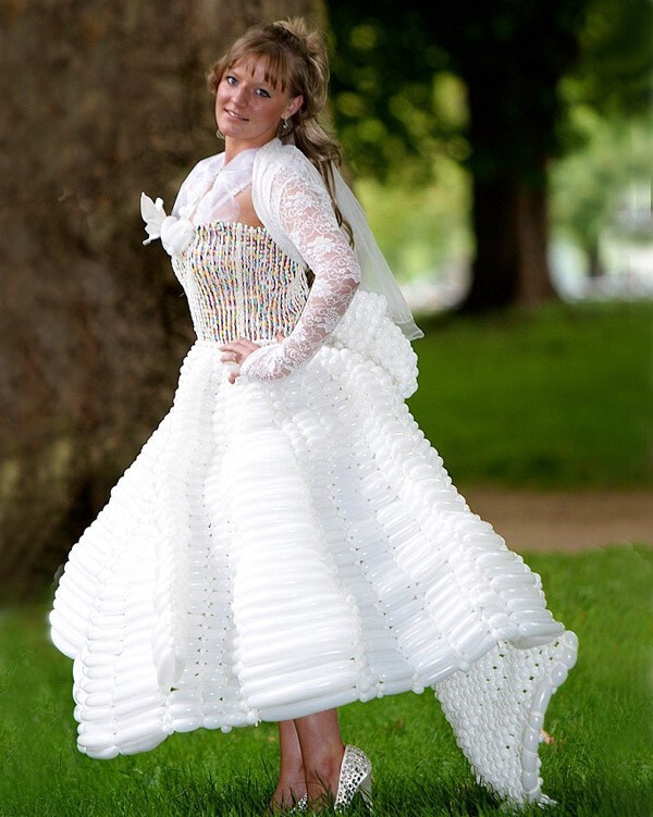 24. Свадебное платье из воздушных шаров