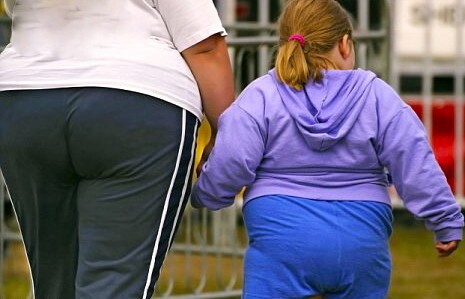 Почему дети толстеют и что с этим делать