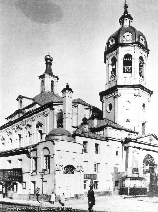 1905 год и церковь Воскресения в Барашах. При советской власти у неё снесли колокольню, остальная часть здания сохранена до сих пор.
