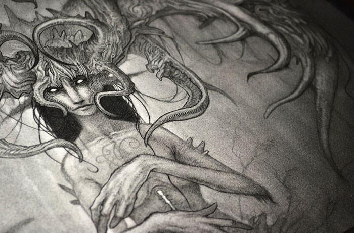 Тени и туман: графитовые рисунки мистических существ 