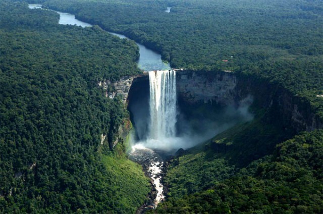 8. Водопад Кайетур, Гайана.
