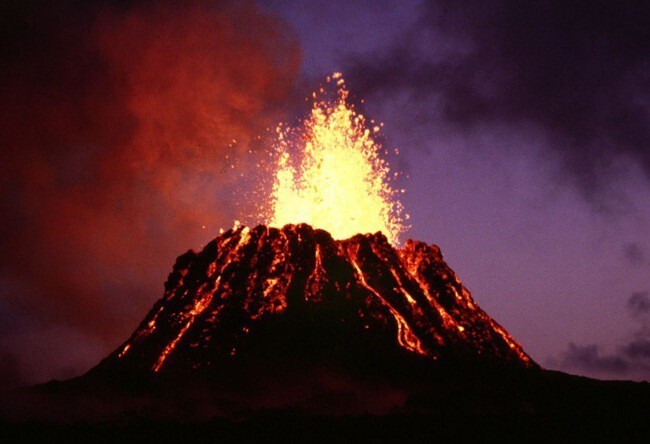 11. Майкл Бенсон провел два дня в кратере вулкана