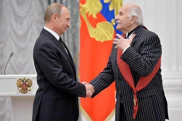 Путин вручил награды Лаврову и Зельдину
