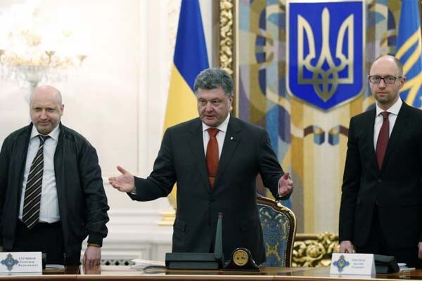 Яценюк,Турчинов и Порошенко верны США даже больше чем Украине
