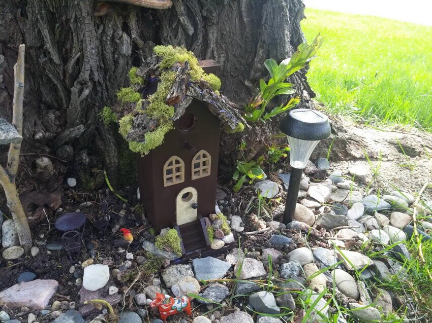 Маленький домик с садом