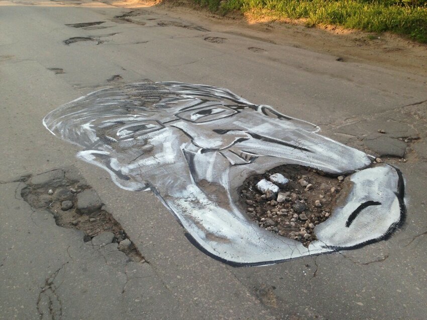 Ямы на дорогах Рязани украсили карикатурами на мэра