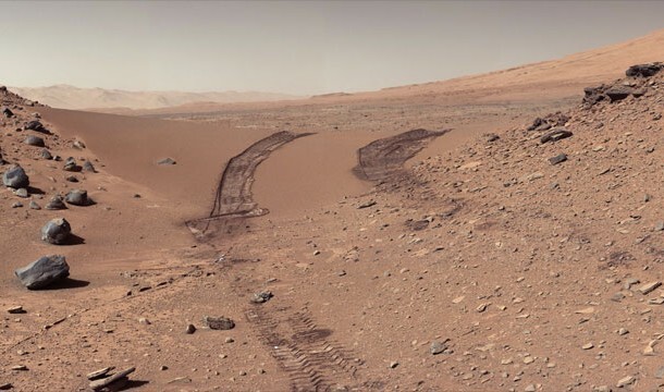 1.   У Марса два естественных спутника