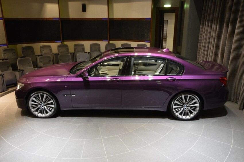 Роскошный BMW 760Li фиолетового цвета