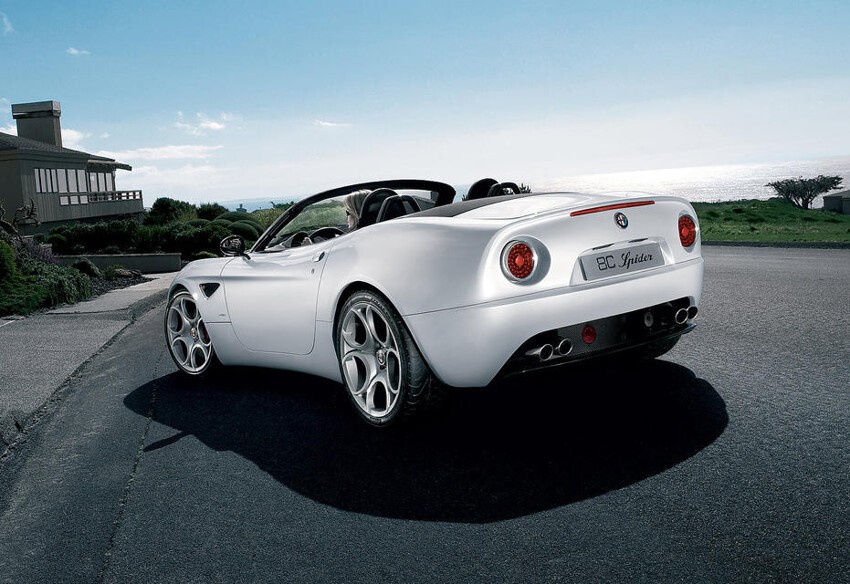 2006 год: ALFA ROMEO 8C SPIDER  