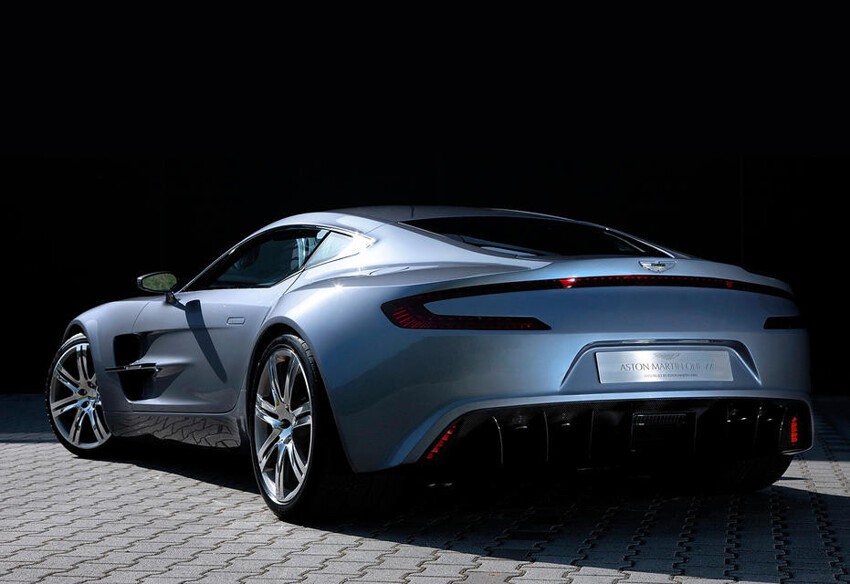 2009 год: ASTON MARTIN ONE-77.  