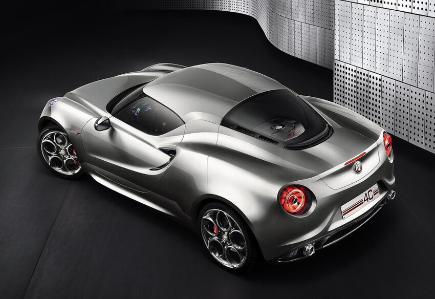 2012 год: ALFA ROMEO 4C.