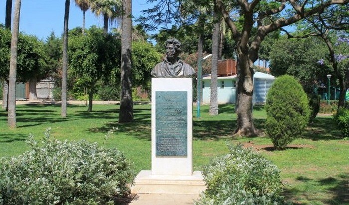5. Памятник Александру Пушкину в Лимассоле (Кипр)