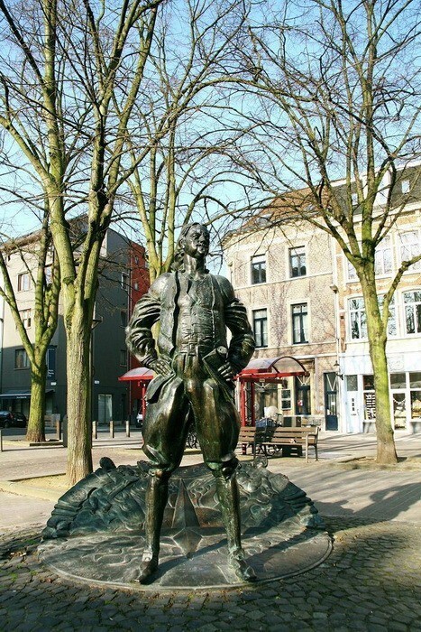 3. Памятник Петру І в бельгийском Антверпене