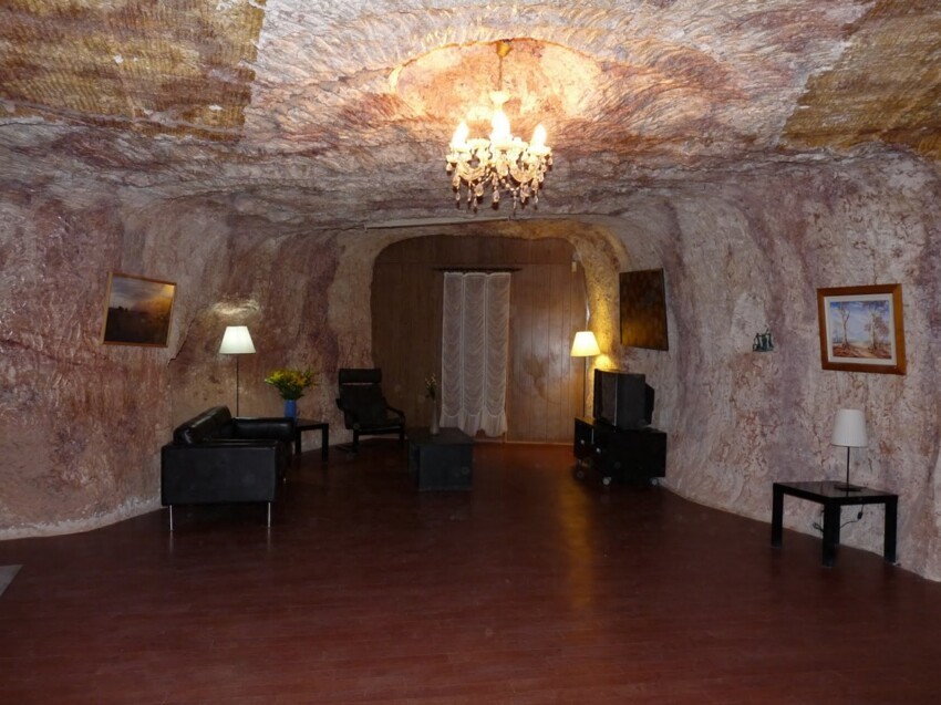 Опаловый подземный город Кубер-Педи в Австралии