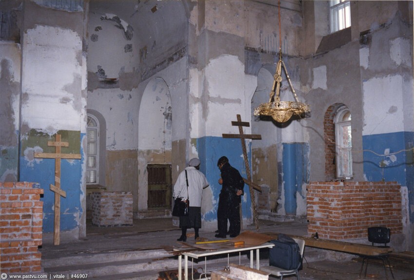 Церковь Покрова в Турчаниновом переулке. Сегодня она восстановлена, проводятся службы.