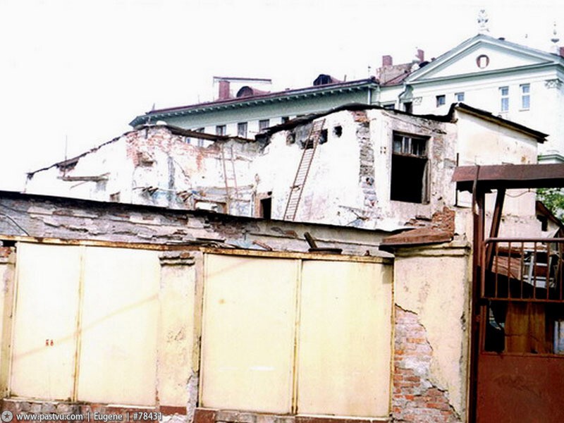 Руины этого завода – бывший храм Николы на Щепах, сегодня он тоже восстановлен.