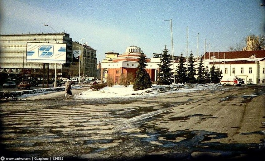 Арбатская площадь в 1996 году.
