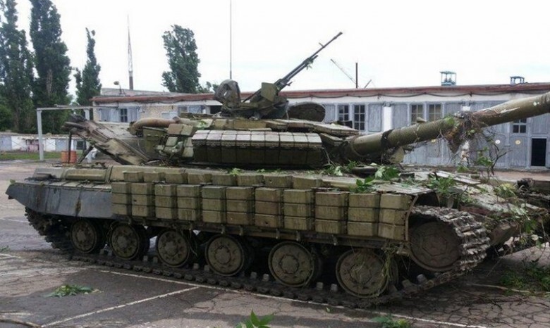 ДНР ремонтируют захваченные танки и БТР 