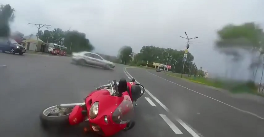 В городе Прокопьевске произошло ДТП с участием мотоциклиста!