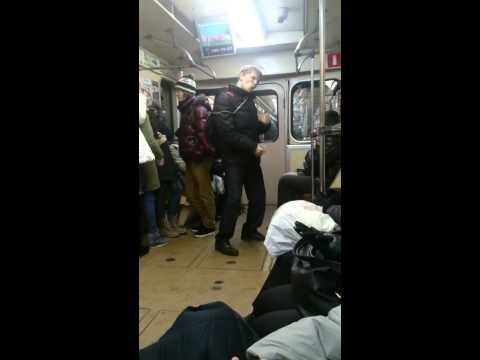 Танцы в метро 