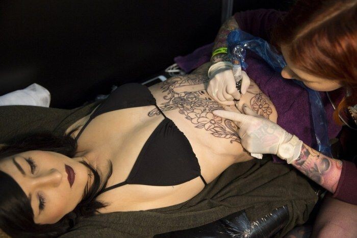 Люди-чернильницы на лондонском тату-шоу