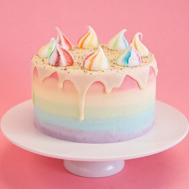 11. Сказочный торт с нежной цветовой палитрой