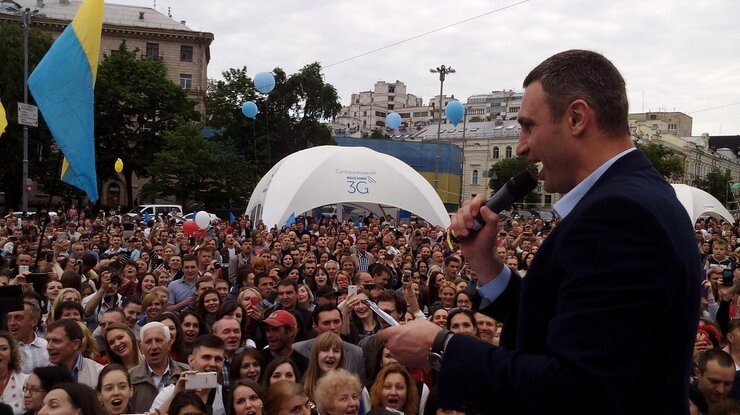 «Виталий Кличко спел гимн Киева со шпаргалкой»