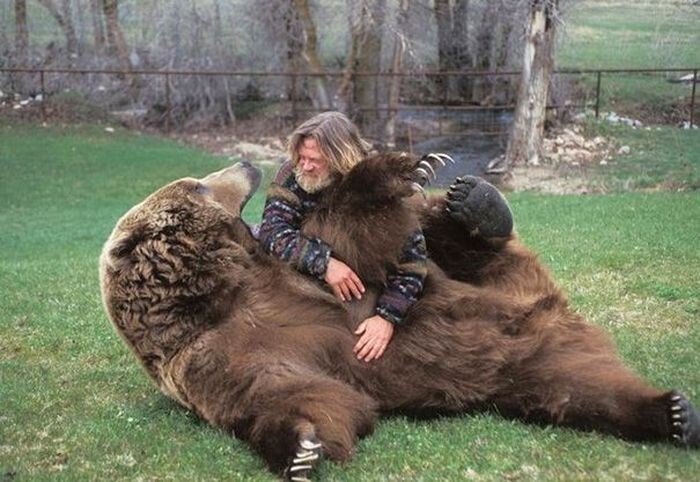 6. Медведь Барт и его друг Дуг