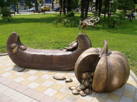 Необычные памятники городов России