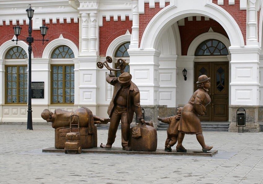 Необычные памятники городов России