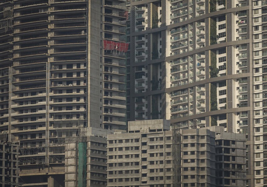 Новый высотный жилой дом в центре Мумбаи. 3-комнатная квартира площадью 223 кв.м. стоит здесь 1.4 млн долларов (6 280$ за кв.м.). Аренда — 2 400$ в месяц. 2015 год. 