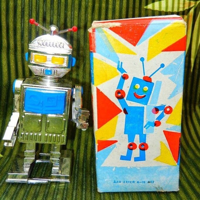 4. Робот-игрушка