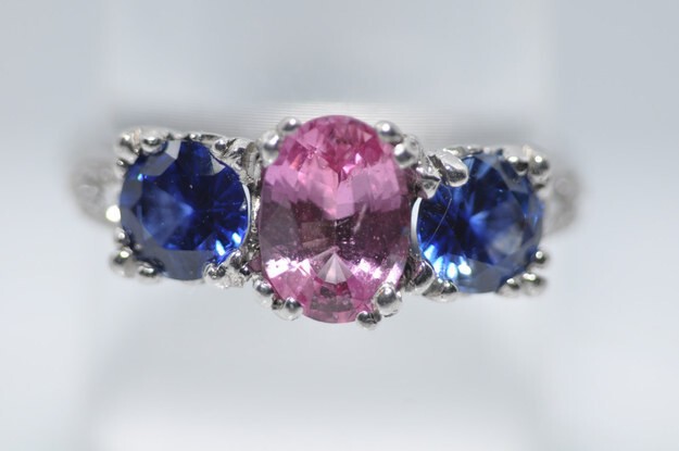 35. Винтажное кольцо с розовым и голубым сапфирами в викторианском стиле Forgotten Treasures