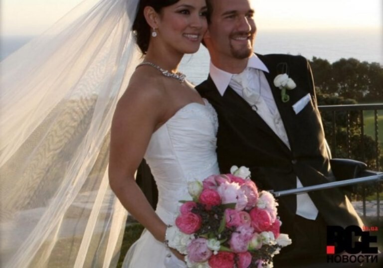 12 февраля 2012 года Ник и Канаэ поженились. Все как положено: белое платье, смокинг и медовый месяц на Гавайях.